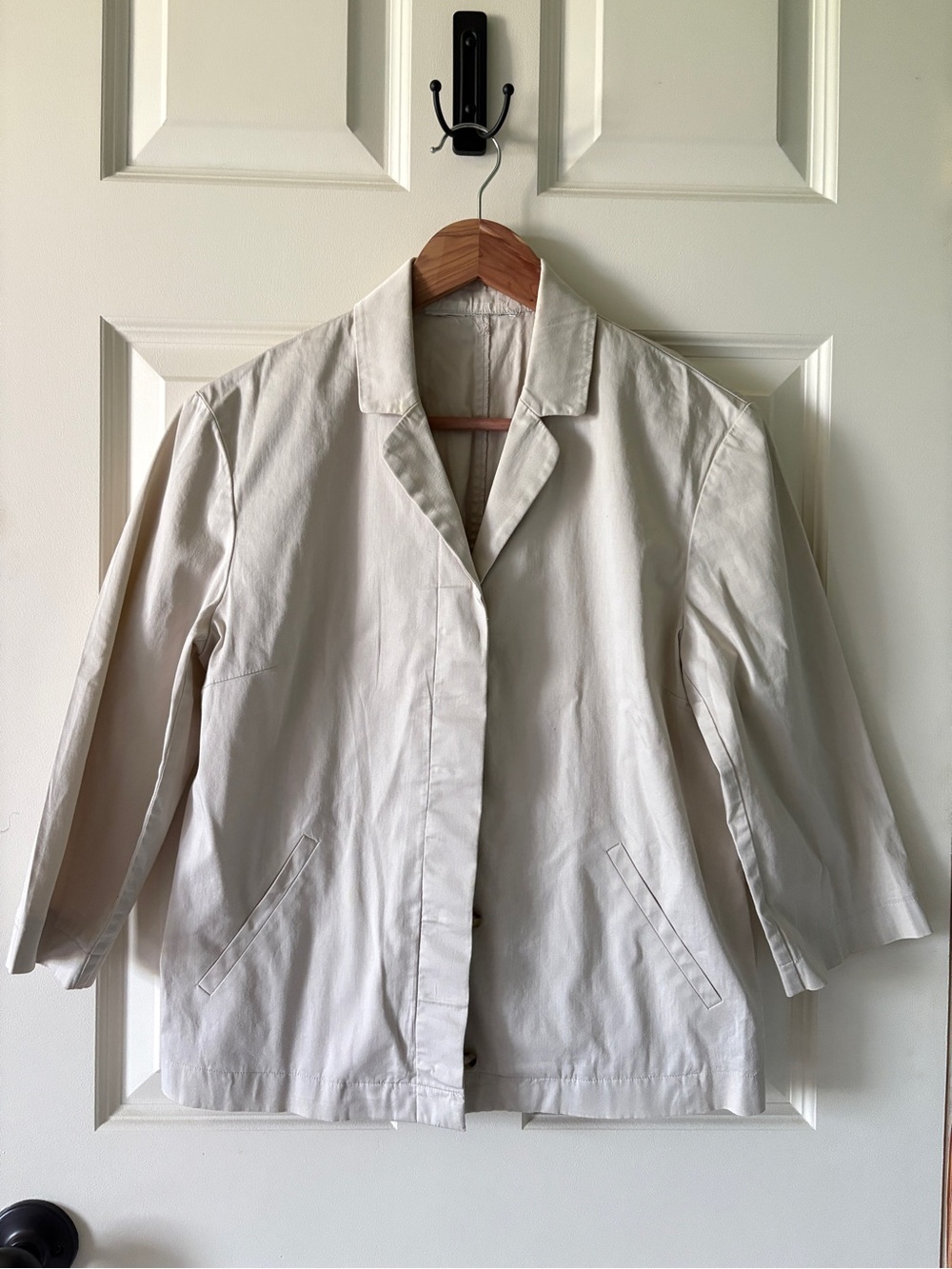 Women's Cream Button-Front Lightweight Jacket